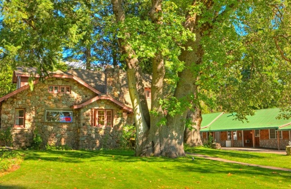 Strawberry Valley Inn image 10