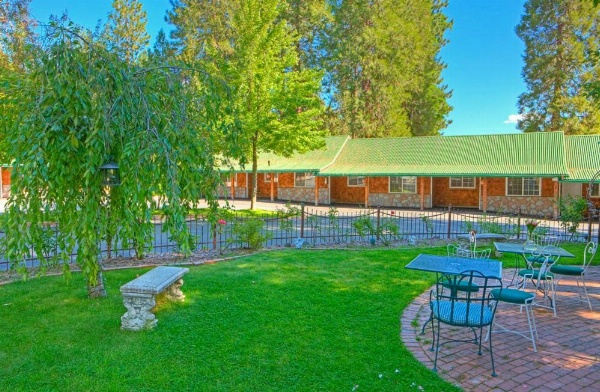 Strawberry Valley Inn image 11